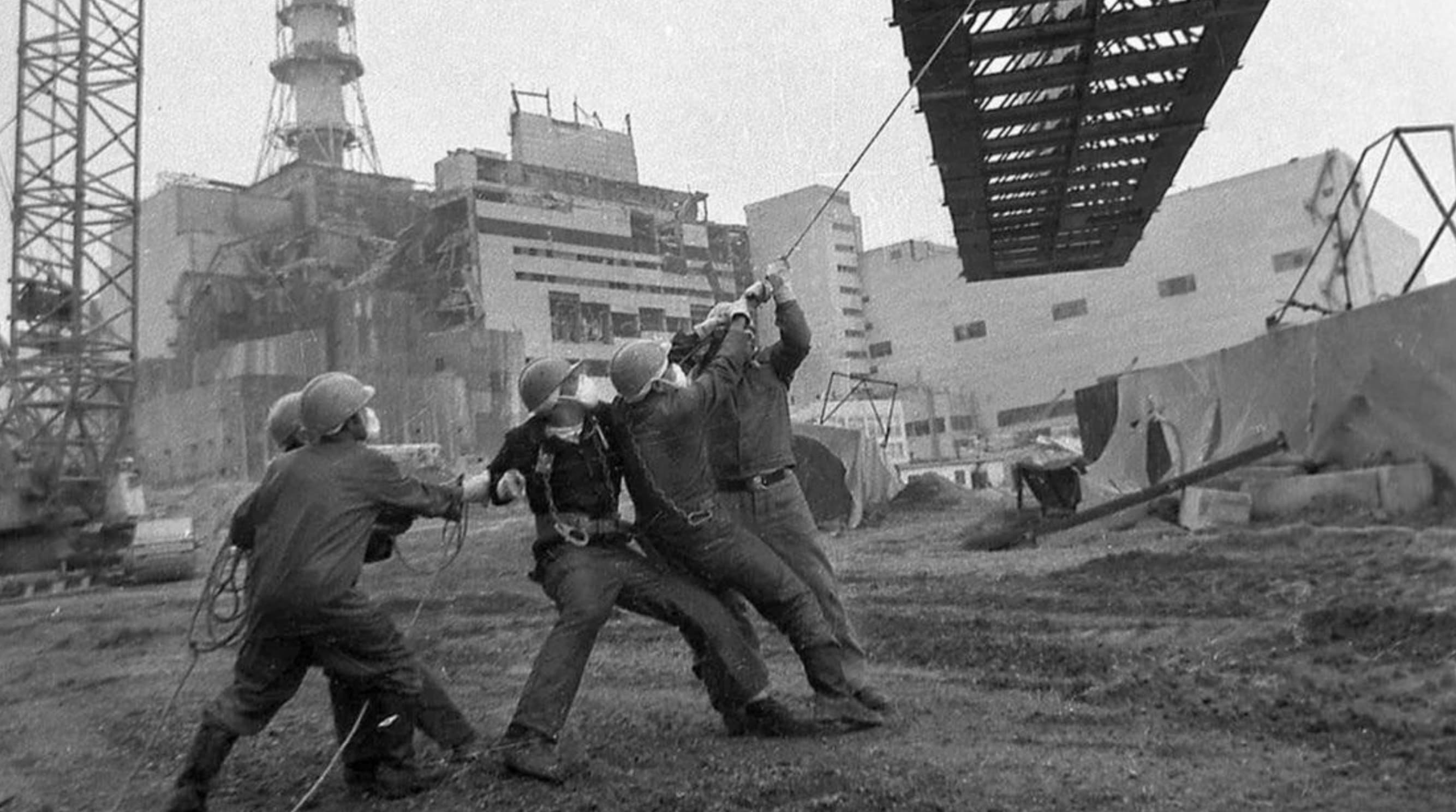 “The liquidators worked in the immediate vicinity of the damaged reactor. Tschernobyl 1986.”